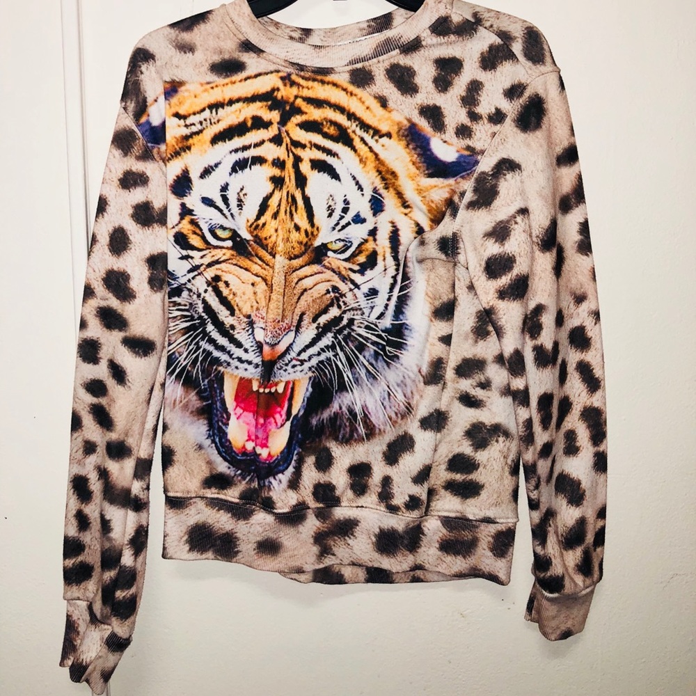 Lion face crew neck